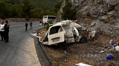 Yolcu otobüsü ile hafif ticari araç çarpıştı: 1 ölü, 1 yaralı
