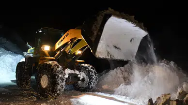 Beytüşşebap’ta kar kalınlığı 2 metreyi aştı...Köy yolları karla kapandı!