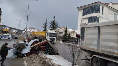 Samsun’da rüzgar korkuttu! Okulun çatısı uçtu