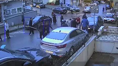 Çekmeköy'de 'park' tartışması kavgaya döndü... Keser ve sopalar havada uçuştu!