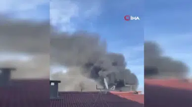 Küçükçekmece’de çatı yangını... Alevler mahallede korku dolu anlara sahne oldu!