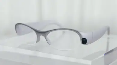 Hatırlıyor, duyuyor, öğreniyor: Dünya'nın ilk 'hafıza odaklı' gözlüğü sahnede!