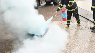 Arnavutköy’de elektrik telleri patladı, mahalle havai fişek gösterisi sandı!
