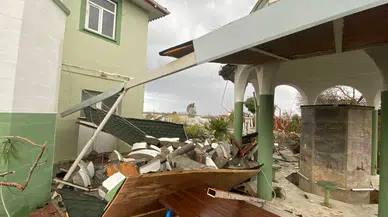 Antalya'da hortum dehşeti! Cami minaresini yıktı, ağaçları kökünden söktü...