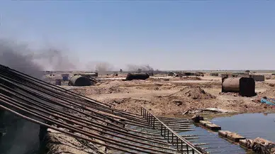 Suriye'de Fırat Nehri'nin doğusundaki Deyrizor ilinde ayaklanan aşiretler, doğalgaz ve petrol sahalarının bulunduğu bölgeyi YPG/SDG'den kurtardı