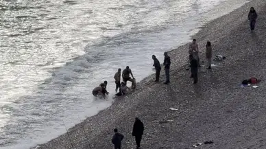 Dalgalar teslim alıyordu...Antalya’da facianın eşiğinden dönüldü!