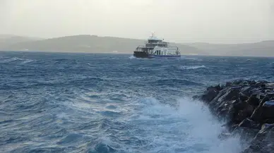 Çanakkale’de lodos alarmı! Boğaz kapatıldı, seferler durduruldu
