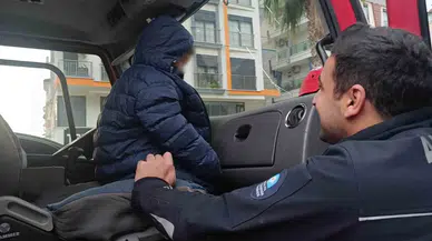 Küçük çocuğun feryadı mahalleyi ayağa kaldırdı: Antalya'da evde tek başına!