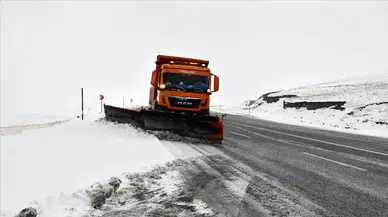 Van’da tipi ve çığ tehlikesi... Bahçesaray-Hizan yolu kapatıldı!