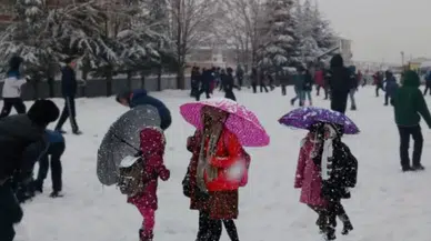 9 Ocak İstanbul'da okullar tatil oldu mu? Valilikten beklenen kar tatili ve fırtına açıklaması