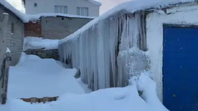 Sivas'ta kar rekoru kırılıyor: Sokaklar beyaz labirente döndü!