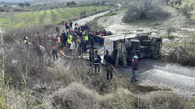 Aydın’da feci kaza! Kamyon şarampole devrildi