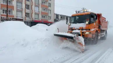 Yüksekova kara gömüldü...Kar kalınlığı yarım metreyi aştı!