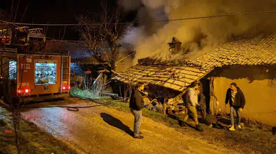 Soba bacasından çıkan alevler eve sıçradı: Gölpazarı’nda yangın alarmı!
