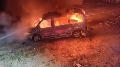 Seyir halindeyken alev topuna döndü! Geride sadece metal yığını kaldı...