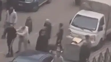 Yumruklar havada uçuştu! Kavga kontrolden çıktı, vatandaşlar araya girdi