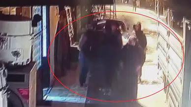 Hatay’da mahalle savaş alanına döndü: Alacak kavgası taşlı bıçaklı saldırıya dönüştü!