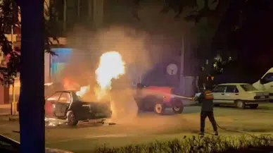 Bolu’da park halindeki araç alev alev yandı, geriye küller kaldı!