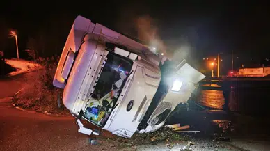 Bursa'da korkutan kaza! Direksiyon hakimiyetini kaybetti, sonu kanal oldu