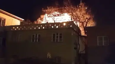 Adana'da geceyi alevler aydınlattı! Geriye kül kaldı