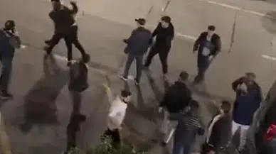 Beylikdüzü'nde sokak savaşı! Gençler tekme tokat birbirine girdi