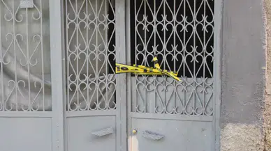 Adana'da kan donduran cinayet! Eşini öldürüp başında ağladı...