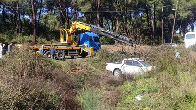 Saniyelerle ölümden döndü! Kamyonet dereye yuvarlandı
