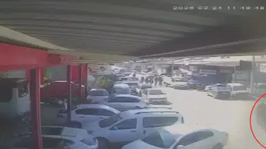 Saniyelerle felaket! Motosikletler çarpıştı, sürücüler savruldu