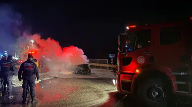 Lüleburgaz’da korku dolu anlar! 4 araç çarpıştı, biri yanarak kül oldu