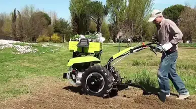 67 yaşındaki çiftçinin bahçe işleri felaketle bitti: Bacaklarını çapa makinesine kaptırdı!