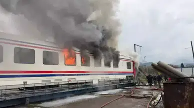 Pamukova'da korku dolu anlar: Klima sistemi patladı, vagon alevlere teslim oldu!