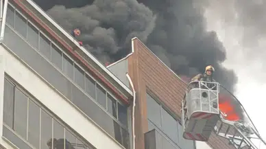Bursa’da 8 Katlı Binanın Çatısında Can Pazarı! 40 Metrelik Merdivenle Kurtarıldı