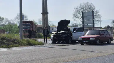 Alevlerin arasından kıl payı kurtuluş! Düzce’de araç yangını paniği