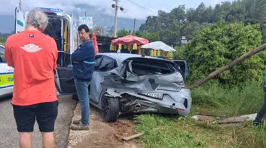 Marmaris yolunda korkunç çarpışma! Araçlar tanınmaz hale geldi