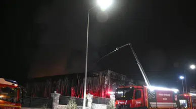 Ankara’da kara dumanlar göğü kapladı! Milyonluk ilaç fabrikasından geriye sadece enkaz kaldı!