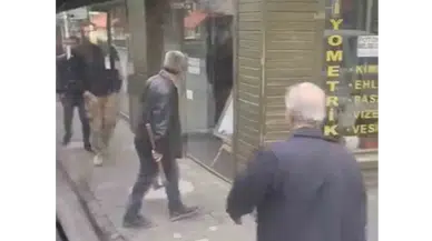 Trafikte sinir krizi kanlı bitecekti: 65 yaşındaki sürücüden baltalı saldırı!