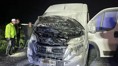 Tekirdağ'da facianın eşiğinden dönüldü: Hareket halindeki servis minibüsü bir anda alev aldı!