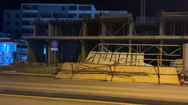 Osmaniye bu gece uyumadı! Şiddetli rüzgar her şeyi devirdi