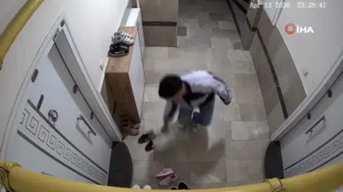 Yok artık dedirten hırsızlık! Ev sahibi kameradan izlerken ayakkabıları çalıp gitti!