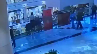 Yaş küçük ama sicili büyük: 10 yaşındaki hırsız takside kıskıvrak yakalandı!