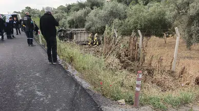Manisa’da işçileri taşıyan servis devrildi! Ortalık savaş alanına döndü