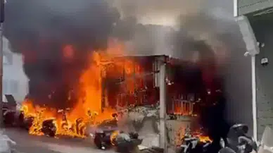 Fatih’te korkutan dakikalar: Motosiklet dükkanı kül oldu, inceleme başlatıldı