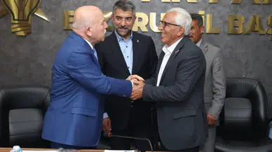 CHP'de bir istifa daha! Meclis Üyesine Erzurum'da AK Parti rozeti takıldı