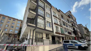 Küçükçekmecede akıl almaz olay: Bina bir anda yerin altına geçti
