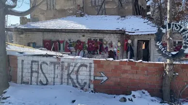 Çöpte buldu, temizledi, duvara astı: 'Bayrağımız yere düşmesin'