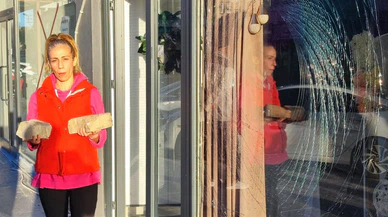 İki kız kardeşin iş yerine gece baskını: 'Bugün taş, yarın kurşun olur'