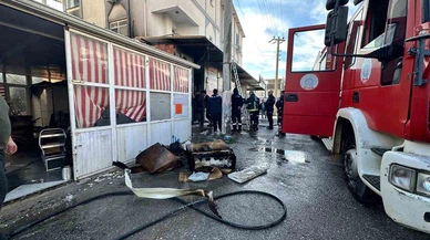 Antalya’da çıkan yangında... Alevler mahalleyi sardı, facia son anda önlendi!