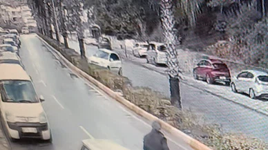 Manavgat’ta kaza değil ibretlik sahne... Hız yaptı, manzaraya daldı, palmiyeye ok gibi saplandı!