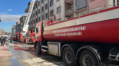 Gökyüzü dumanla kaplandı: Konya’da çatı yangını korkuttu!