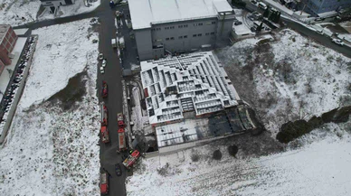 İstanbul’da yangın alarmı: Plastik fabrikası alevlere teslim oldu!